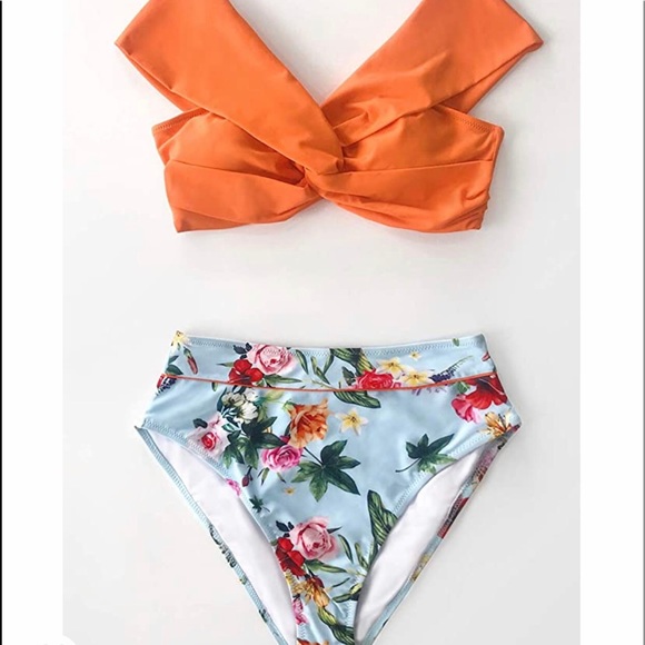 Bikini - Picture 2 of 3